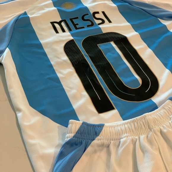 Toddler 4-5T Toddler Messi Argentina 10 Kids Jersey Kit Size 20. - Ships Today - Picture 1 of 9